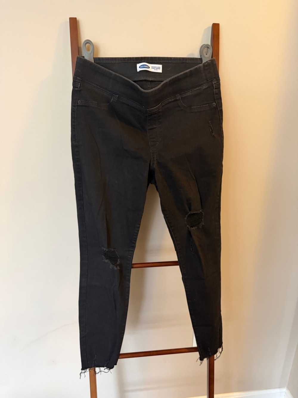 Women’s Black Distressed Jeggings